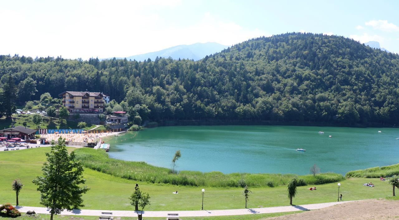 Hotel Al Lago Lavarone Bagian luar foto